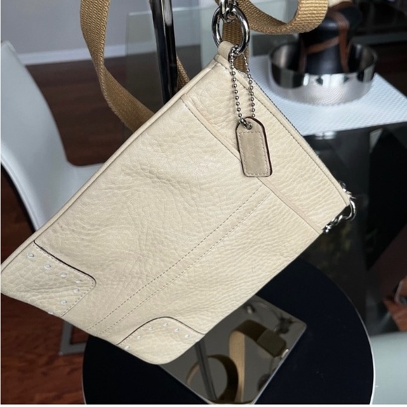 Coach Handbags - Coach Vintage Swingpack 9760 Mini Leather Crossbody EUC